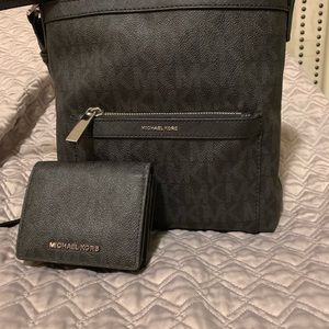 Michael Kors Signature Black Crossbody Purse
